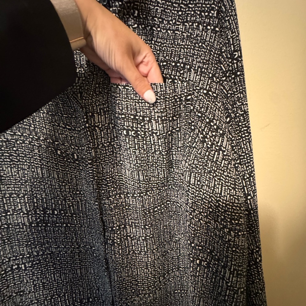 Premise Black and White Blouse - Picture 2 of 4